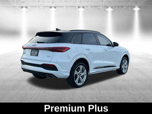 Glacier White Metallic 2025 Audi Q5 Premium Plus TFSI quattro S tronic