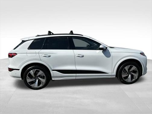 2025 Audi Q6 e-tron Premium Plus quattro