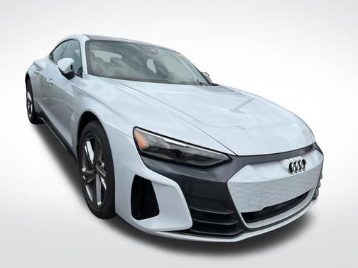 Suzuka Gray Metallic 2023 Audi e-tron GT Premium Plus quattro