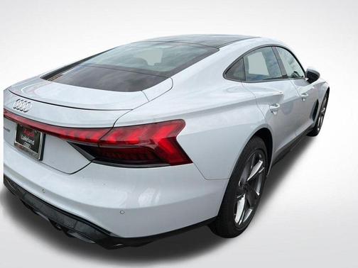 Suzuka Gray Metallic 2023 Audi e-tron GT Premium Plus quattro