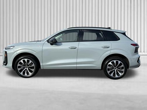 Arrow Gray Pearl Effect 2026 Audi Q3 TFSI quattro S tronic