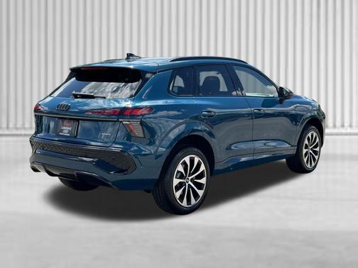 Malpelo Blue Metallic 2026 Audi Q3 TFSI quattro S tronic