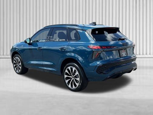 Malpelo Blue Metallic 2026 Audi Q3 TFSI quattro S tronic