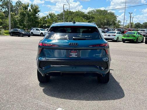 Malpelo Blue Metallic 2026 Audi Q3 TFSI quattro S tronic