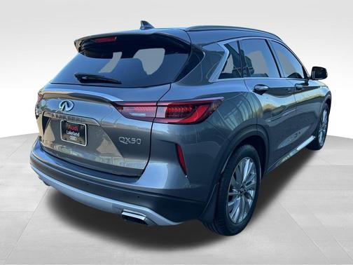 2023 INFINITI QX50 LUXE