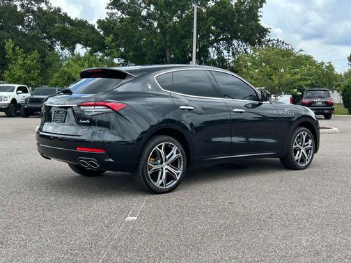 Nero Ribelle Metallic 2023 Maserati Levante GT