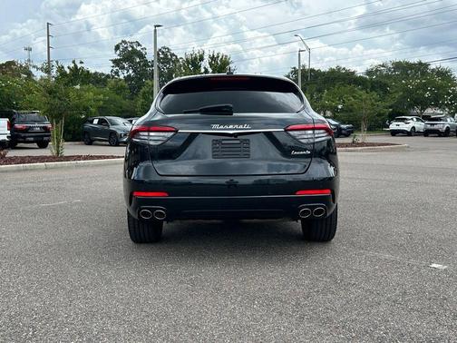 Nero Ribelle Metallic 2023 Maserati Levante GT