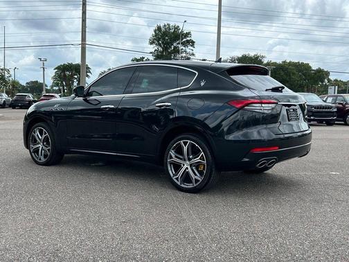 Nero Ribelle Metallic 2023 Maserati Levante GT