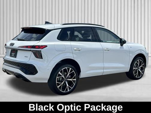 Glacier White Metallic 2026 Audi Q3 TFSI quattro S tronic