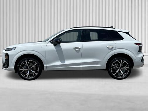 Glacier White Metallic 2026 Audi Q3 TFSI quattro S tronic