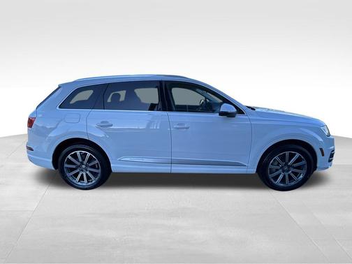 2019 Audi Q7 55 Premium Plus