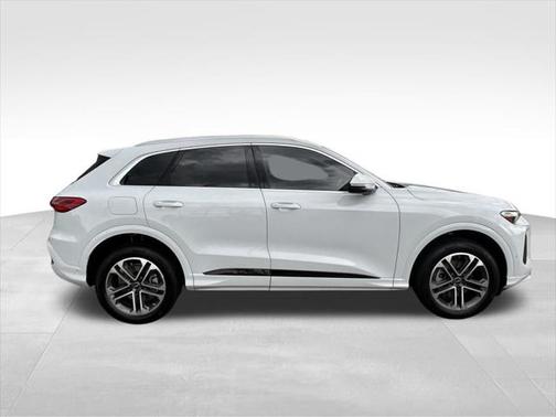 2025 Audi Q5 Premium