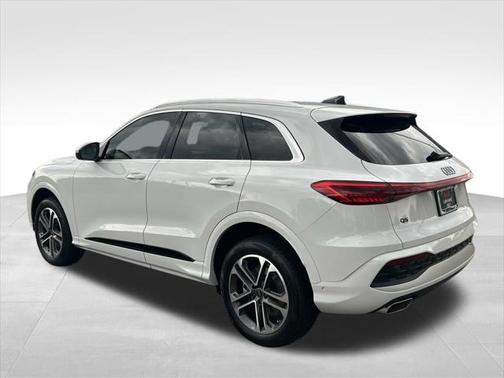 2025 Audi Q5 Premium