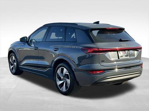 2025 Audi Q6 e-tron Prestige quattro
