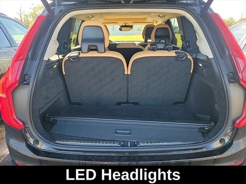 2016 Volvo XC90 T6 Momentum