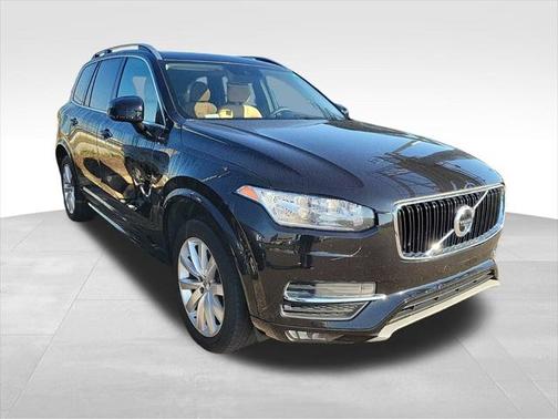 2016 Volvo XC90 T6 Momentum