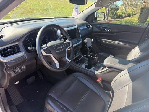 2023 GMC Acadia AWD SLT