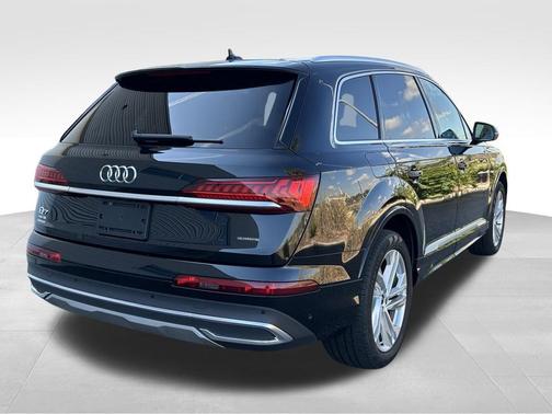 2023 Audi Q7 55 Premium Plus