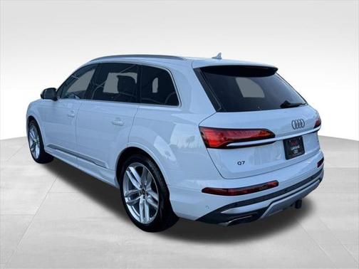 2025 Audi Q7 55 Premium Plus