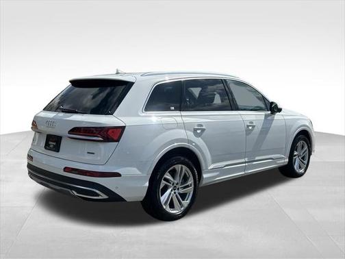 2024 Audi Q7 55 Premium Plus