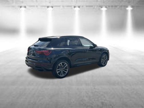 Mythos Black Metallic 2025 Audi Q3 Premium 45 TFSI S line quattro Tiptronic
