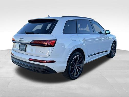 2024 Audi Q7 55 Premium Plus