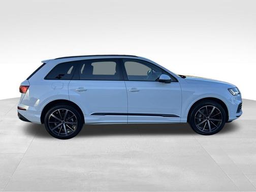2024 Audi Q7 55 Premium Plus