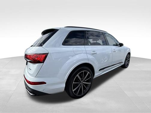2024 Audi Q7 55 Premium Plus