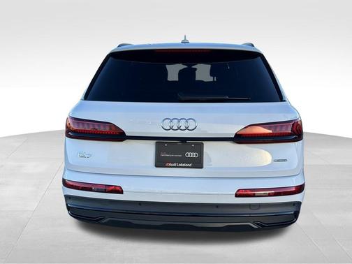 2024 Audi Q7 55 Premium Plus
