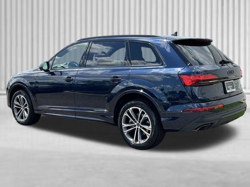 Waitomo Blue Metallic 2026 Audi Q7 45 Premium Plus