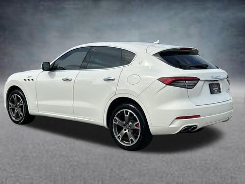 Bianco 2023 Maserati Levante GT