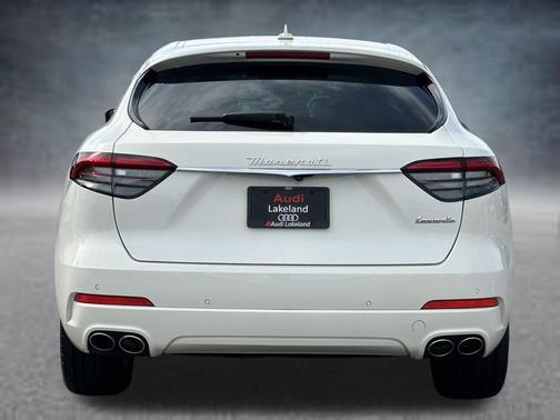 Bianco 2023 Maserati Levante GT