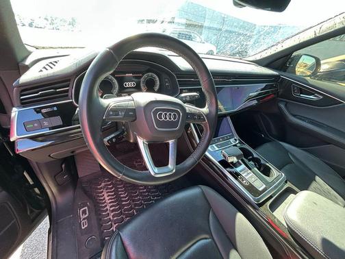 2023 Audi Q8 55 Premium Plus