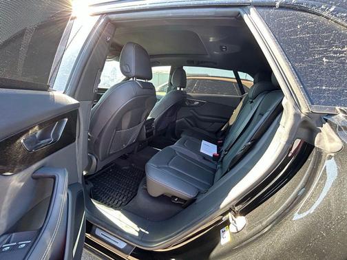 2023 Audi Q8 55 Premium Plus