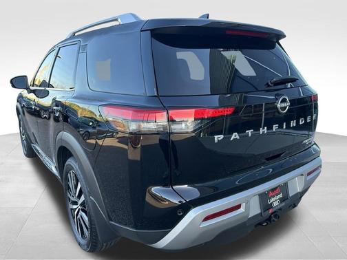 2023 Nissan Pathfinder Platinum 4WD