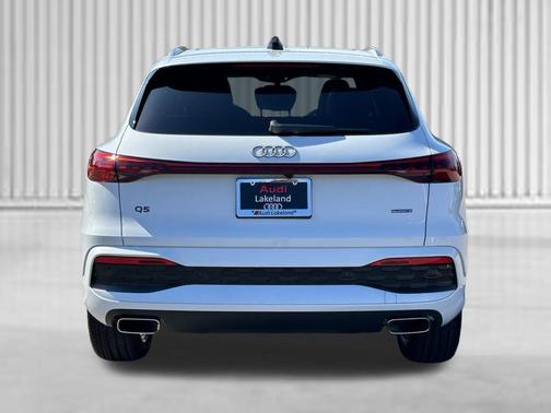 Glacier White Metallic 2026 Audi Q5 Premium Plus TFSI quattro S tronic