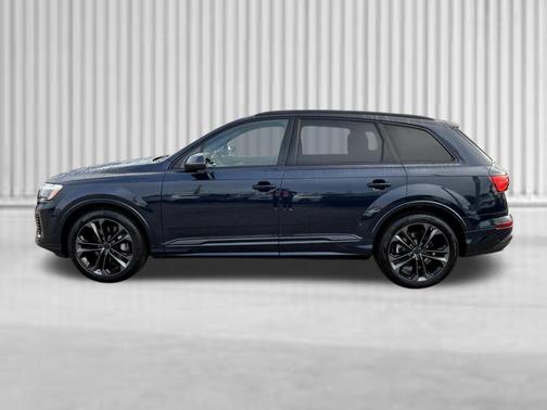 Waitomo Blue Metallic 2026 Audi Q7 55 Premium Plus
