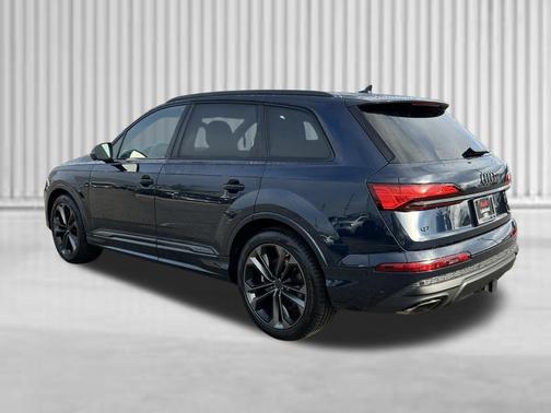 Waitomo Blue Metallic 2026 Audi Q7 55 Premium Plus