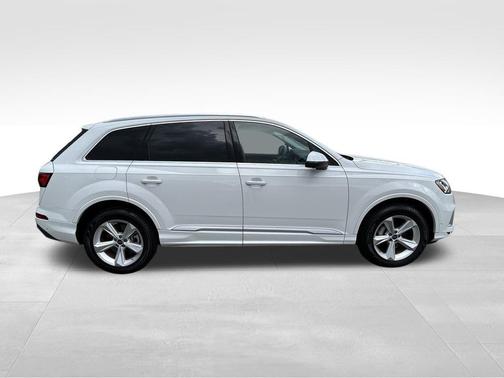 2024 Audi Q7 45 Premium Plus