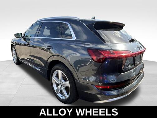Manhattan Gray Metallic 2019 Audi e-tron Premium Plus