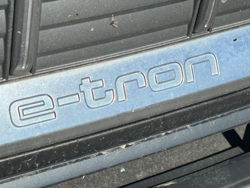 2019 Audi e-tron Premium Plus