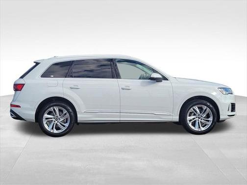 2024 Audi Q7 55 Premium Plus