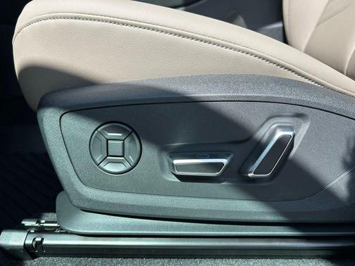 Mythos Black Metallic 2026 Audi Q3 TFSI quattro S tronic