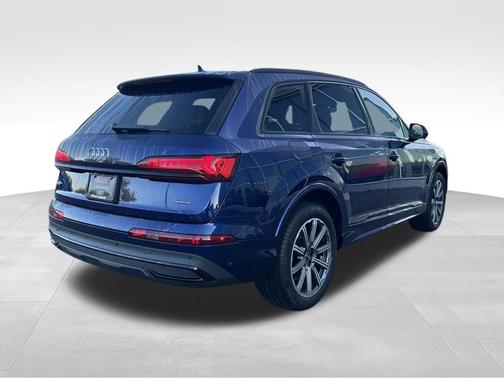 2023 Audi Q7 45 Premium Plus