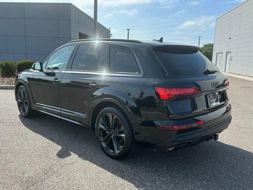 Mythos Black Metallic 2026 Audi Q7 55 Premium Plus