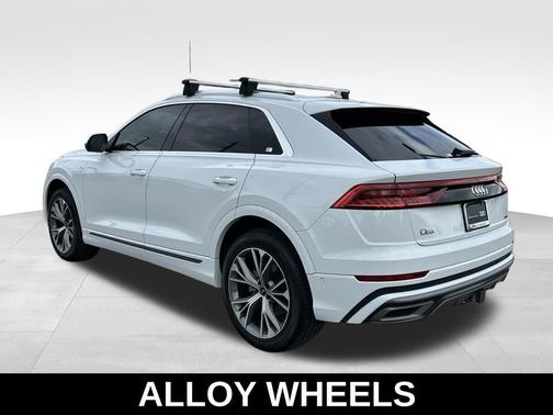 Glacier White Metallic 2023 Audi Q8 55 Premium Plus