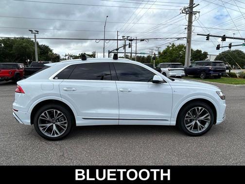 Glacier White Metallic 2023 Audi Q8 55 Premium Plus