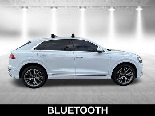 Glacier White Metallic 2023 Audi Q8 55 Premium Plus