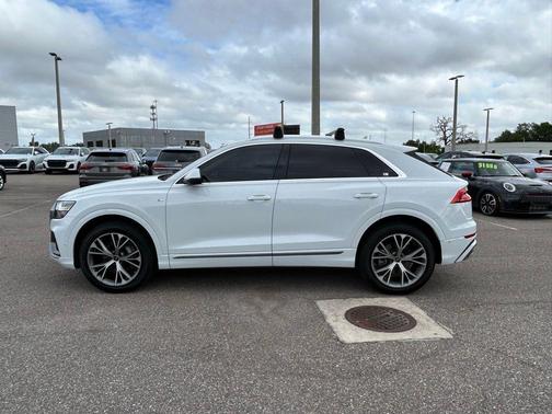 Glacier White Metallic 2023 Audi Q8 55 Premium Plus