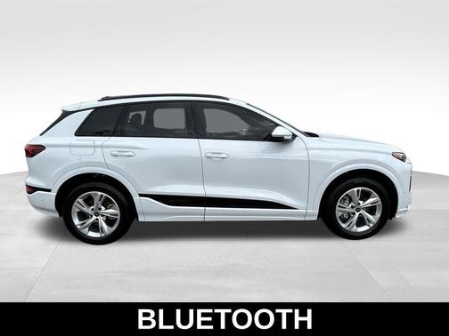 Glacier White Metallic 2025 Audi Q6 e-tron Premium Plus